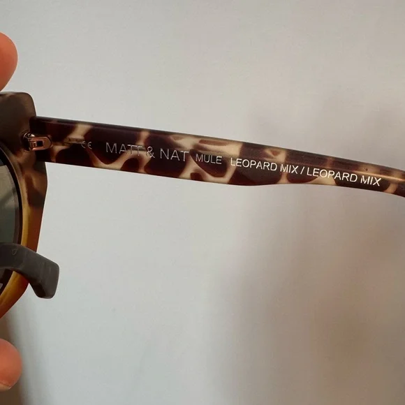 MATT&NAT MULE - LEOPARD ROUND SUNGLASSES - Picture 6 of 11